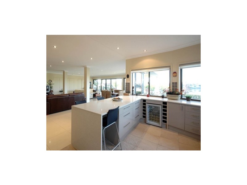 61 Montevideo Drive, Clear Island Waters QLD 4226