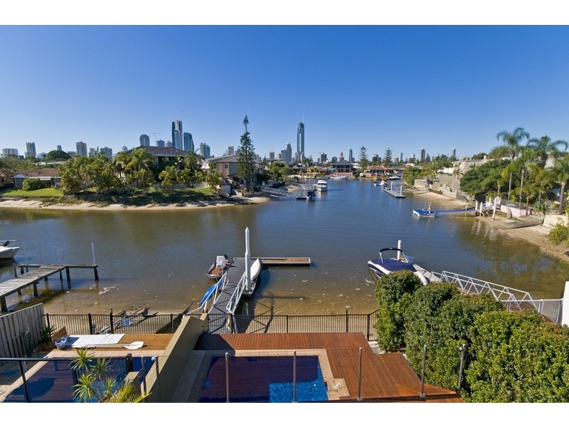 2/95 Bundall Road, Isle Of Capri QLD 4217