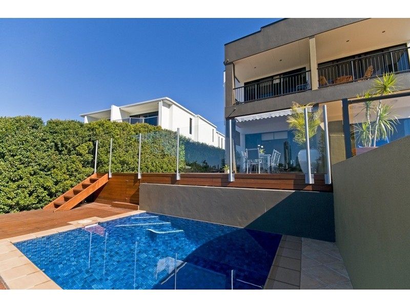 2/95 Bundall Road, Isle Of Capri QLD 4217