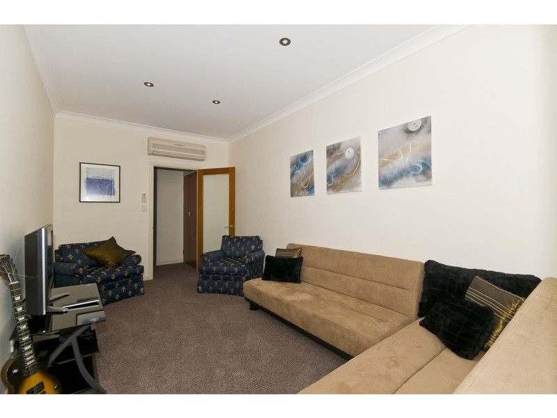 2/95 Bundall Road, Isle Of Capri QLD 4217