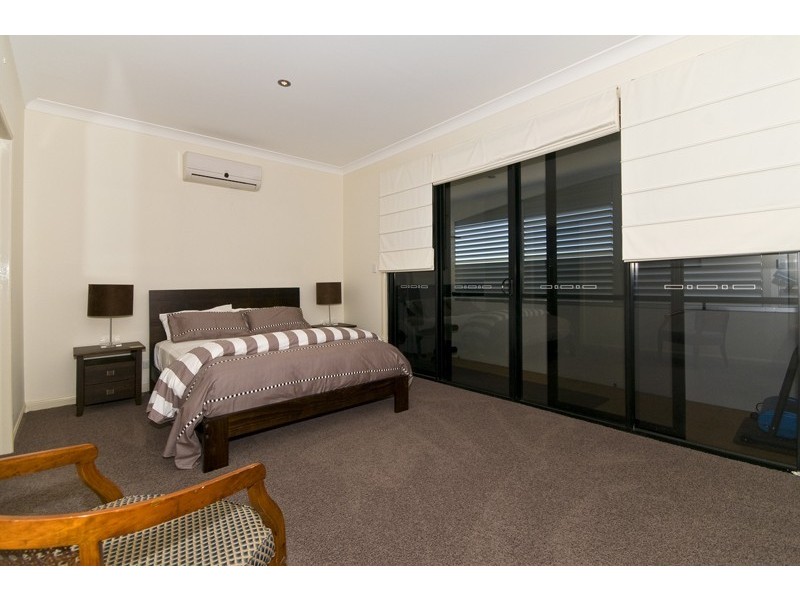 2/95 Bundall Road, Isle Of Capri QLD 4217