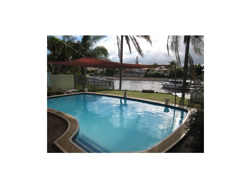 3 Maureen Court, Broadbeach Waters QLD 4218