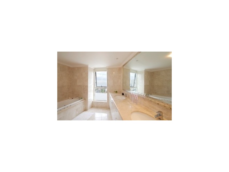 30/20 Queensland Avenue, Broadbeach QLD 4218