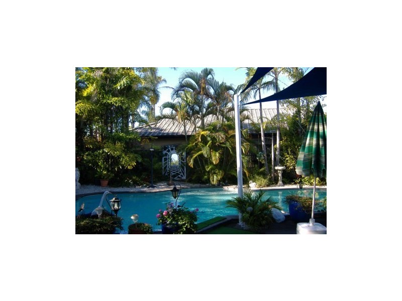 2 Monteclair Court, Mermaid Waters QLD 4218