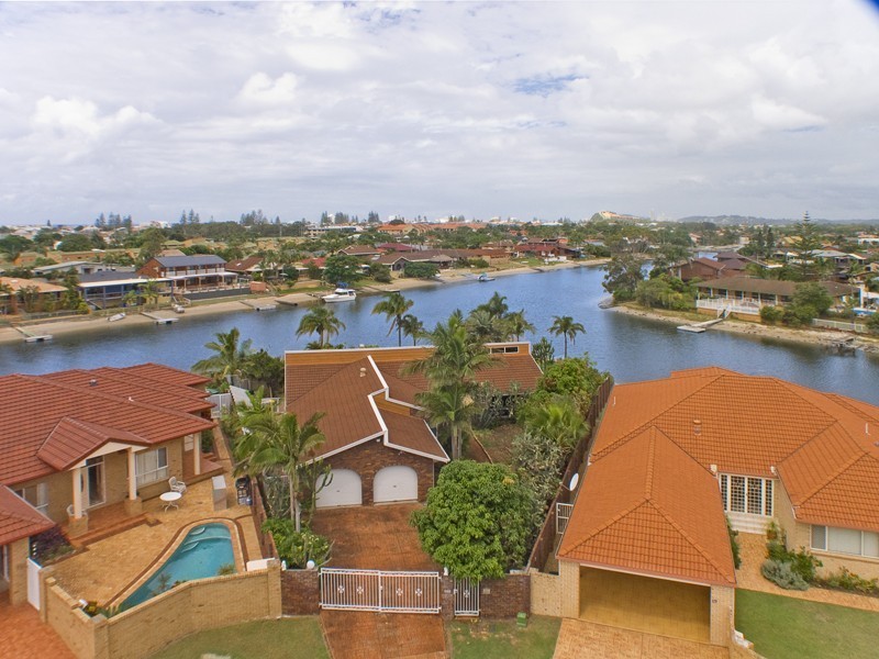 52 Gretel Drive, Mermaid Waters QLD 4218
