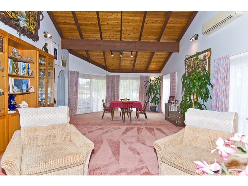 52 Gretel Drive, Mermaid Waters QLD 4218