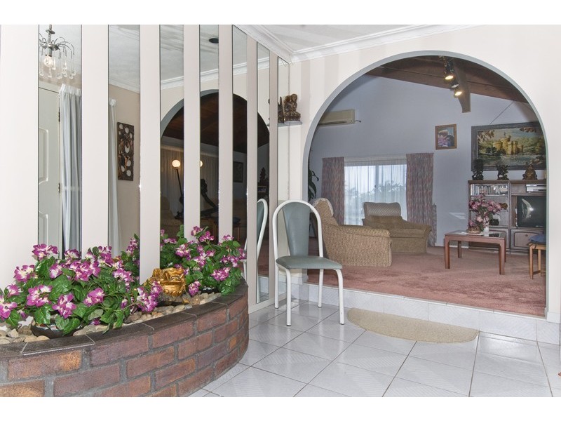 52 Gretel Drive, Mermaid Waters QLD 4218