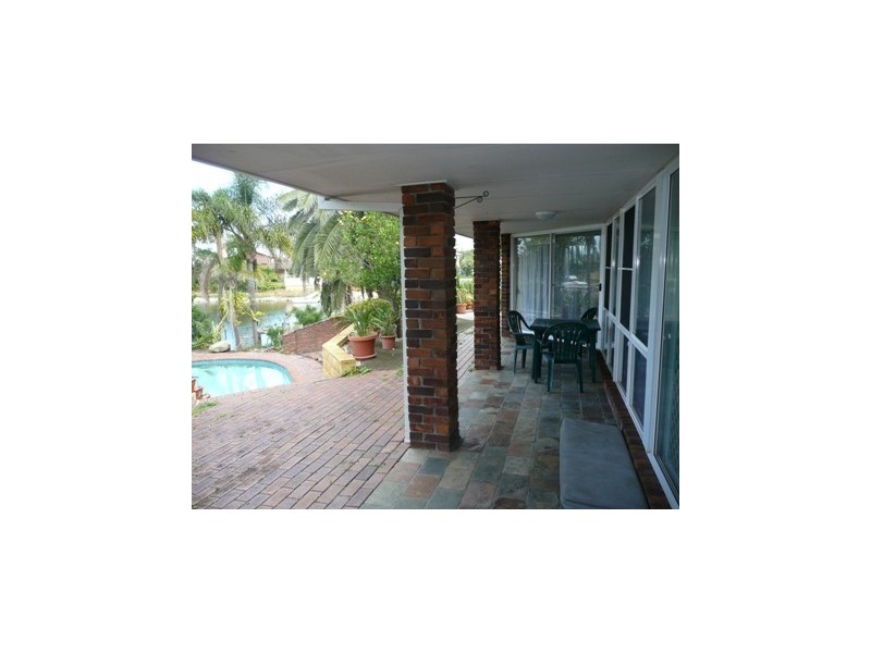 52 Gretel Drive, Mermaid Waters QLD 4218