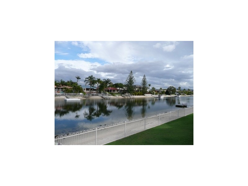 52 Gretel Drive, Mermaid Waters QLD 4218