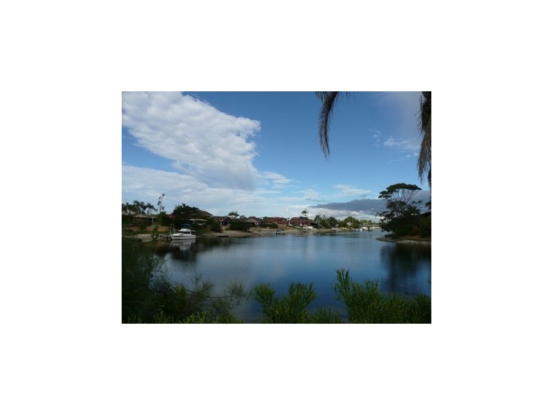 52 Gretel Drive, Mermaid Waters QLD 4218