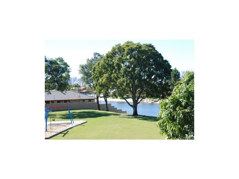 36 Firmin Court, Mermaid Waters QLD 4218