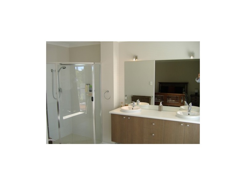 55 Kalimna Drive, Broadbeach Waters QLD 4218