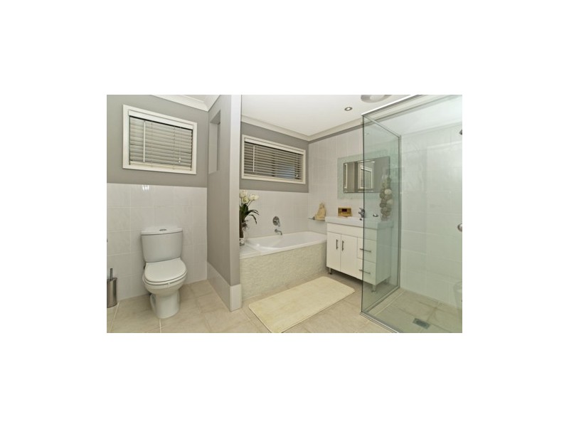 70 Volante Crescent, Mermaid Waters QLD 4218