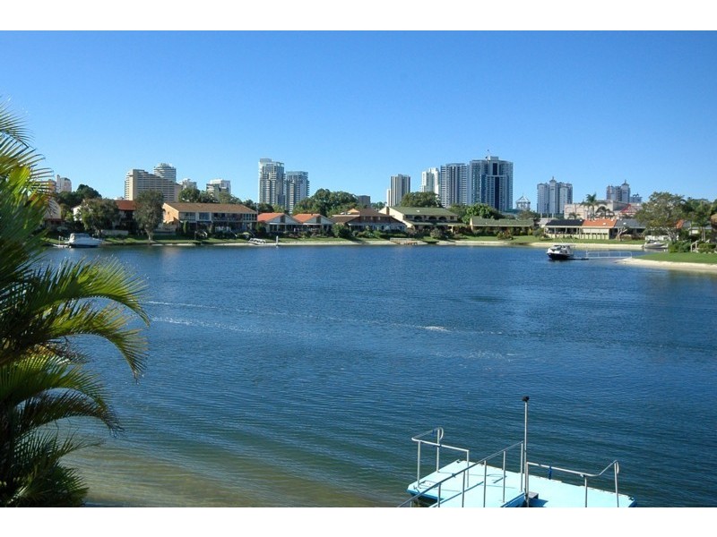 30 Sailaway Street, Mermaid Waters QLD 4218
