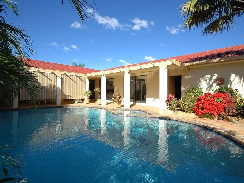 30 Sailaway Street, Mermaid Waters QLD 4218