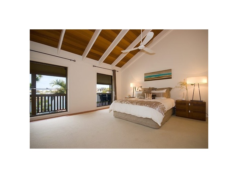 333 Monaco Street, Broadbeach Waters QLD 4218