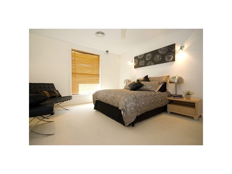 333 Monaco Street, Broadbeach Waters QLD 4218