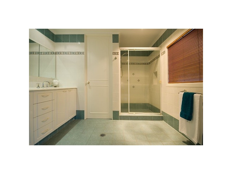 333 Monaco Street, Broadbeach Waters QLD 4218