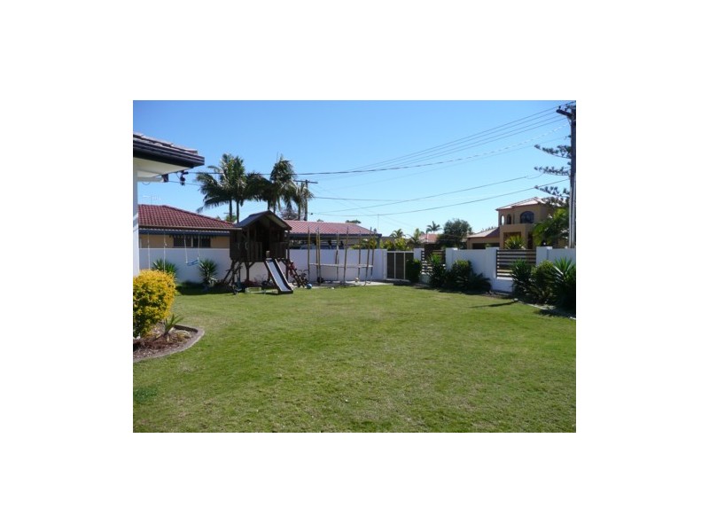 10 Yeringba Street, Mermaid Waters QLD 4218