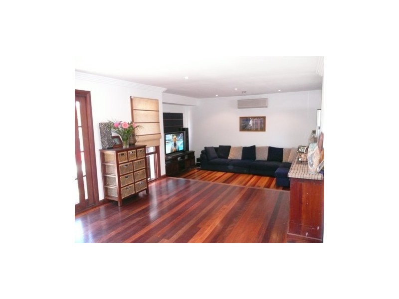 10 Yeringba Street, Mermaid Waters QLD 4218