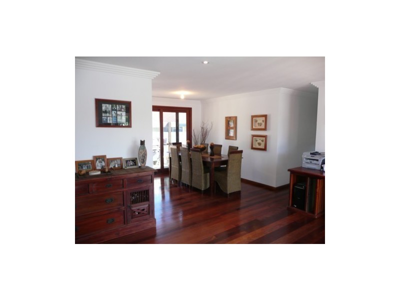 10 Yeringba Street, Mermaid Waters QLD 4218