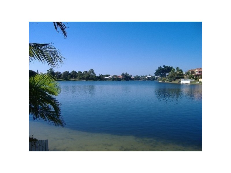 17 Haslewood Court, Mermaid Waters QLD 4218
