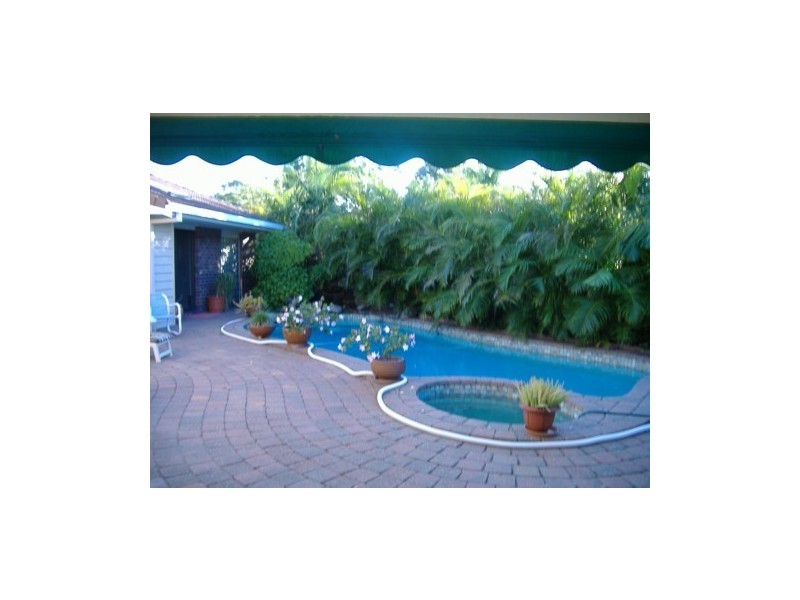 17 Haslewood Court, Mermaid Waters QLD 4218