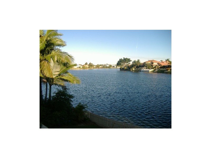 17 Haslewood Court, Mermaid Waters QLD 4218