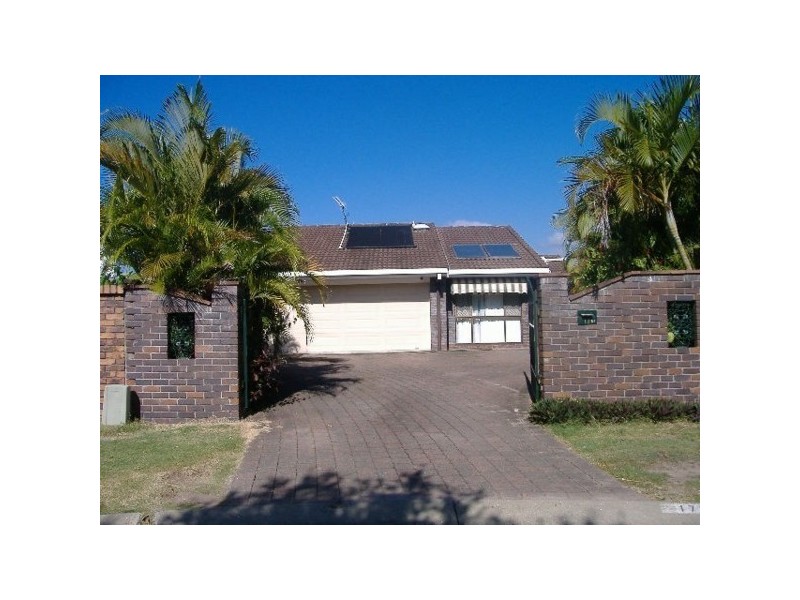 17 Haslewood Court, Mermaid Waters QLD 4218