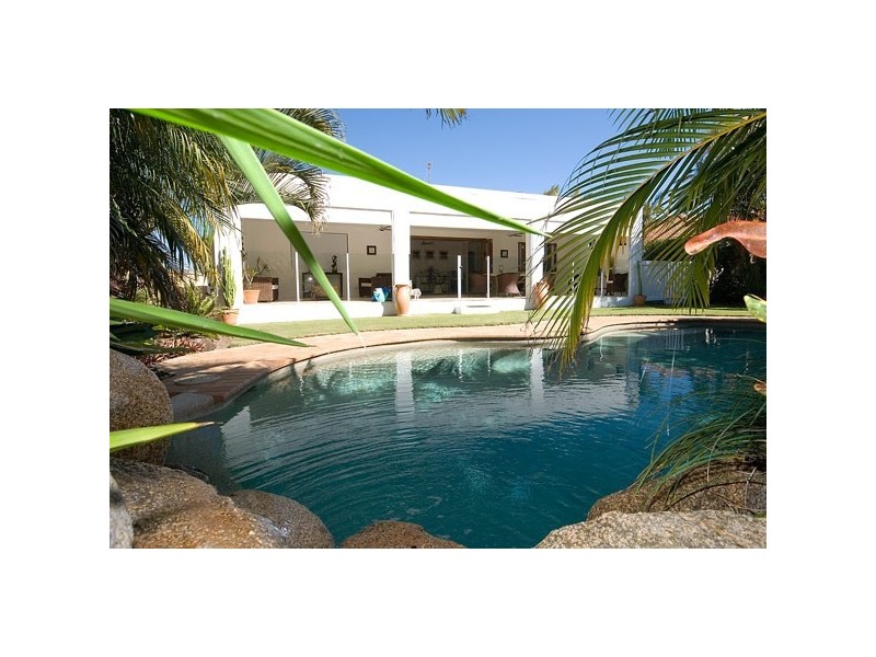 33 Sovereign Drive, Mermaid Waters QLD 4218
