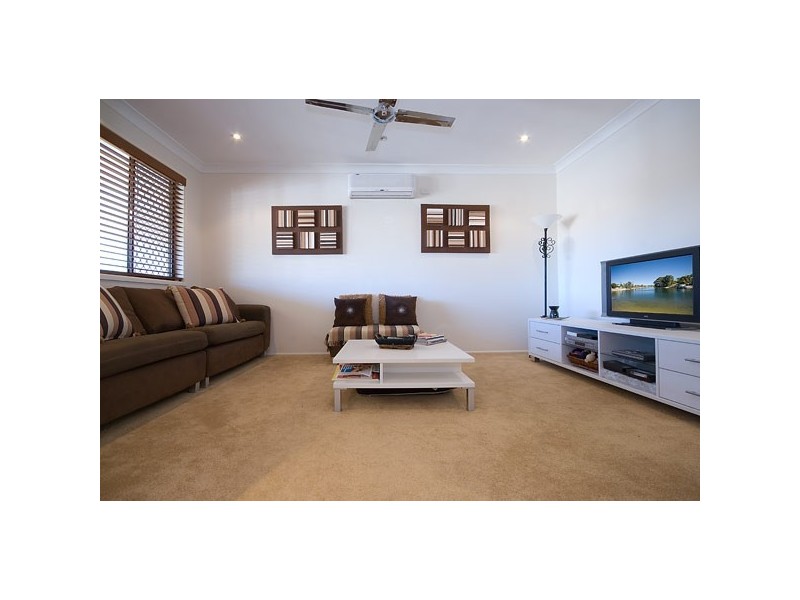 33 Sovereign Drive, Mermaid Waters QLD 4218