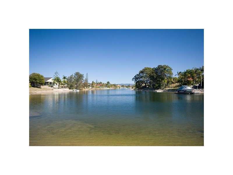 33 Sovereign Drive, Mermaid Waters QLD 4218