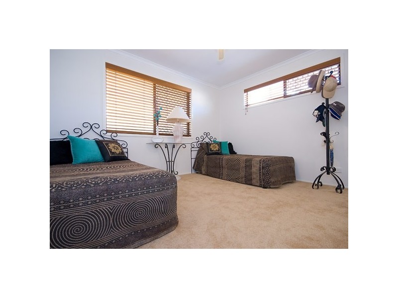33 Sovereign Drive, Mermaid Waters QLD 4218