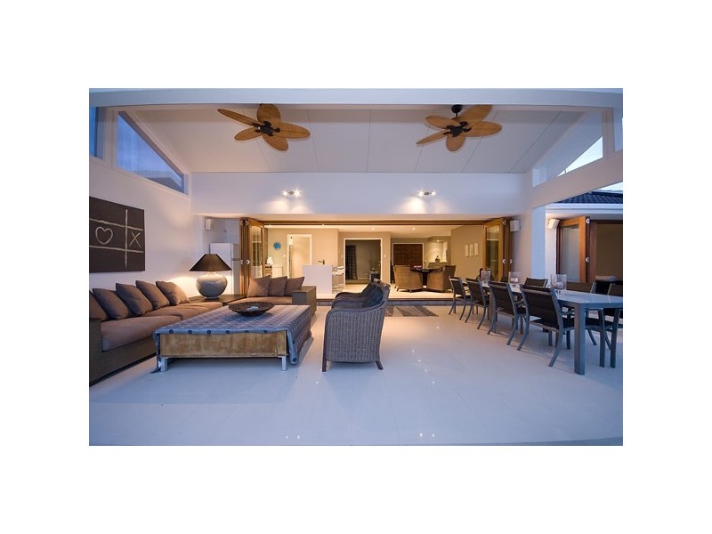 5 Saxonvale Terrace, Mermaid Waters QLD 4218