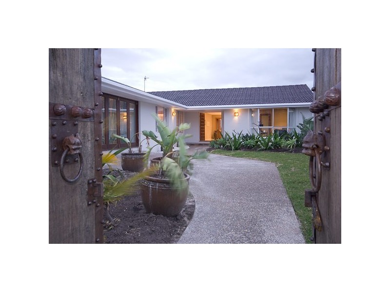 5 Saxonvale Terrace, Mermaid Waters QLD 4218