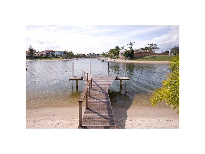 5 Saxonvale Terrace, Mermaid Waters QLD 4218