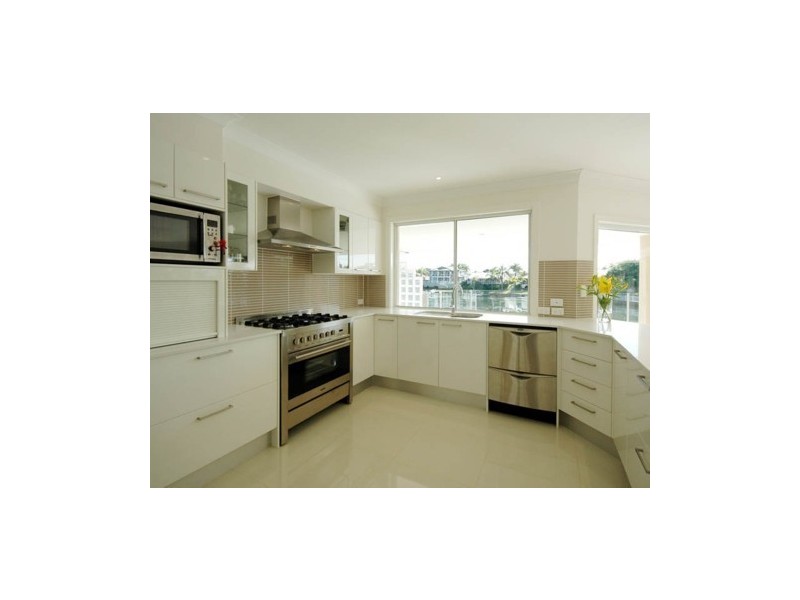 10 Montego Court, Mermaid Waters QLD 4218