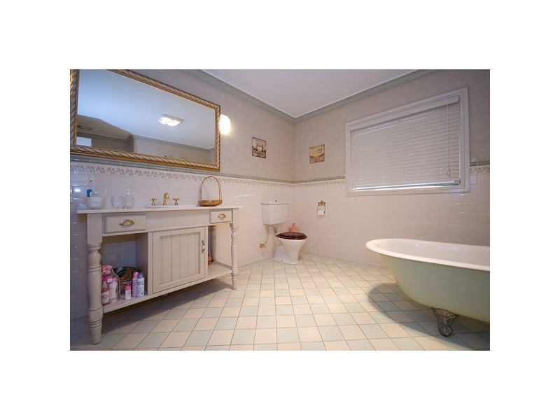 18 Kirralee Drive, Robina QLD 4226