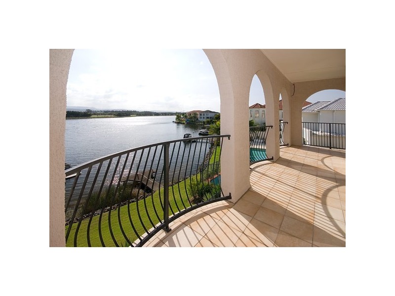 34 Staysail Crescent, Clear Island Waters QLD 4226