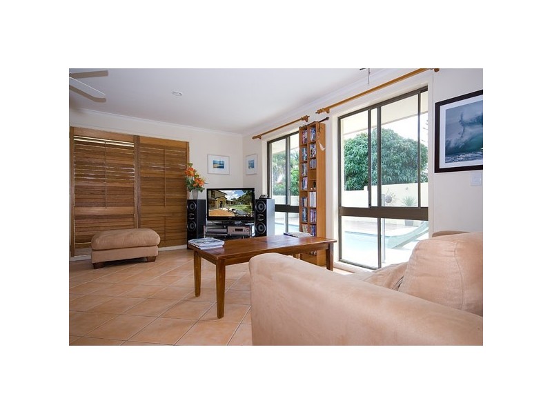 4 Wild Duck Drive, Mermaid Waters QLD 4218