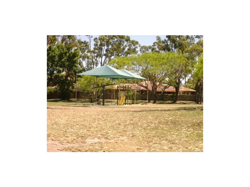 4 Wild Duck Drive, Mermaid Waters QLD 4218