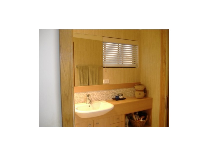 7 Gretel Drive, Mermaid Waters QLD 4218