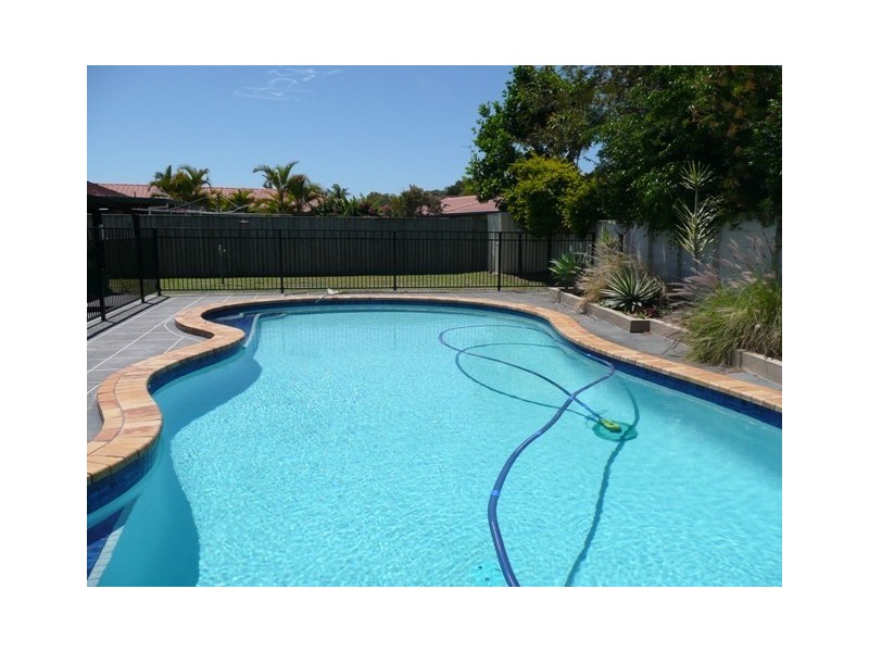 3 Launch Road, Mermaid Waters QLD 4218