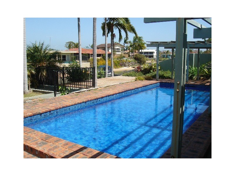 8 Bahia Court, Broadbeach Waters QLD 4218