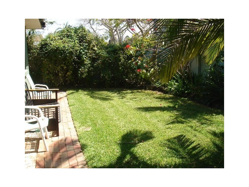 8 Bahia Court, Broadbeach Waters QLD 4218