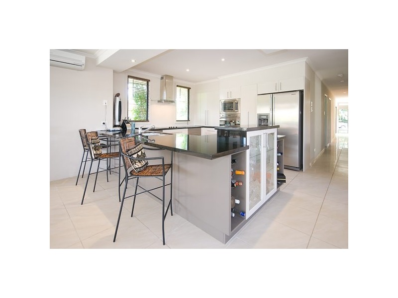 35 Holland Court, Broadbeach Waters QLD 4218