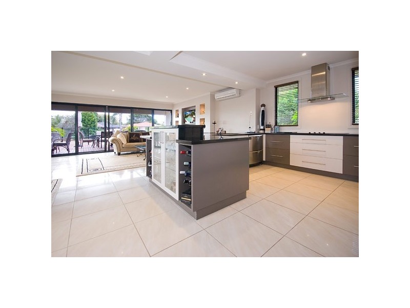 35 Holland Court, Broadbeach Waters QLD 4218