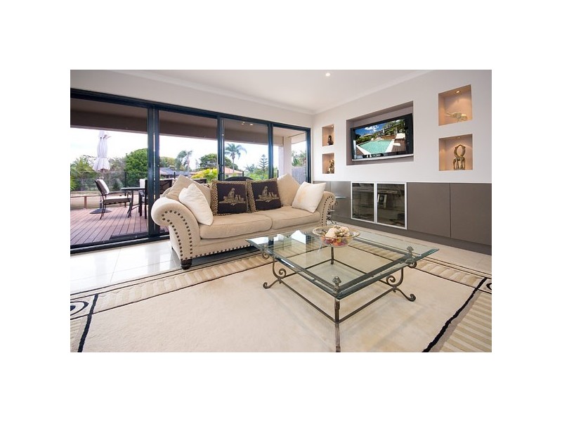 35 Holland Court, Broadbeach Waters QLD 4218