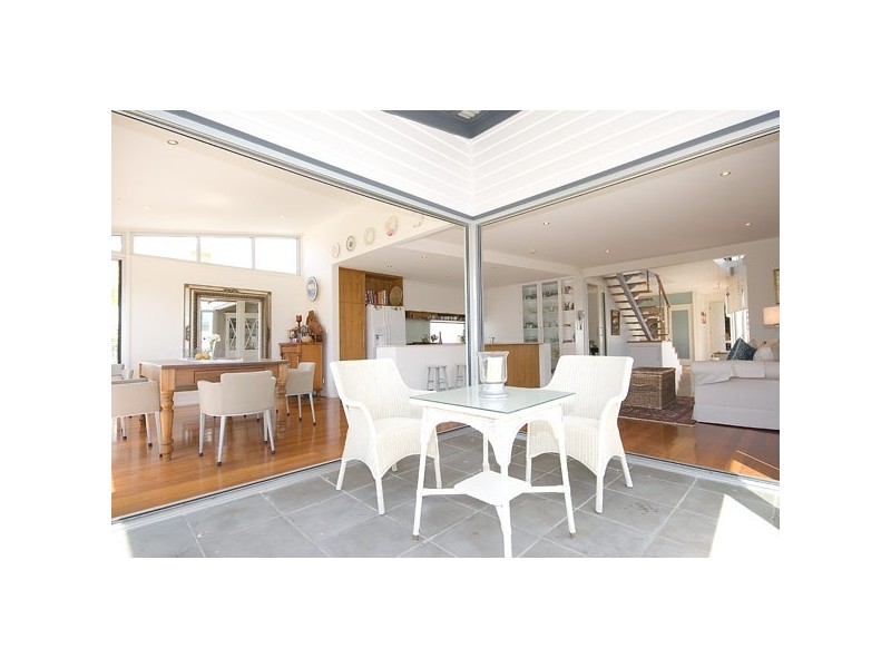 16 Petrel Avenue, Mermaid Beach QLD 4218