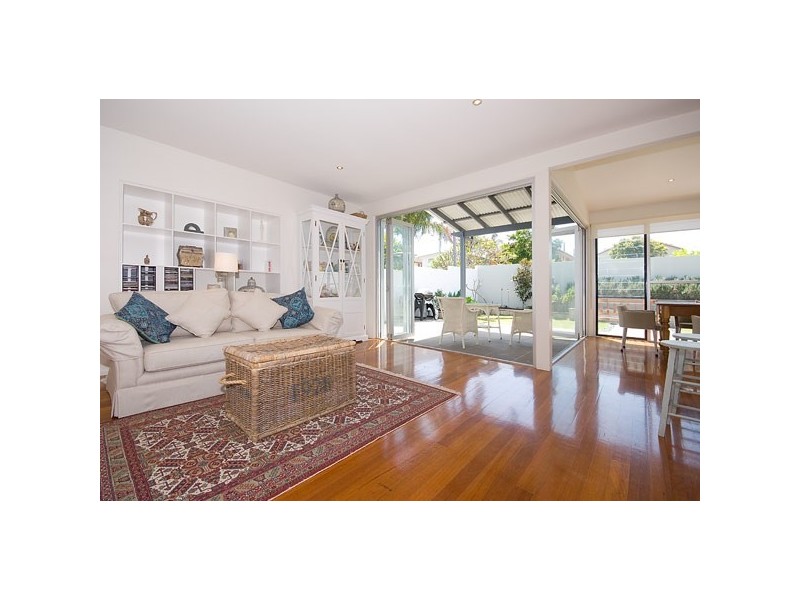 16 Petrel Avenue, Mermaid Beach QLD 4218